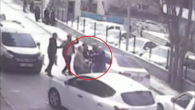 Bursa’da Sürücüler Birbirine Girdi, Trafikte Yol Boks Ringine Döndü