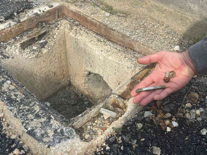 Bursa’da Hırsızlar Tehlike Saçtı...bir Gecede 12 Rögar Kapağını Çaldılar