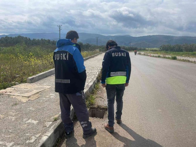 Bursa’da Hırsızlar Tehlike Saçtı...bir Gecede 12 Rögar Kapağını Çaldılar