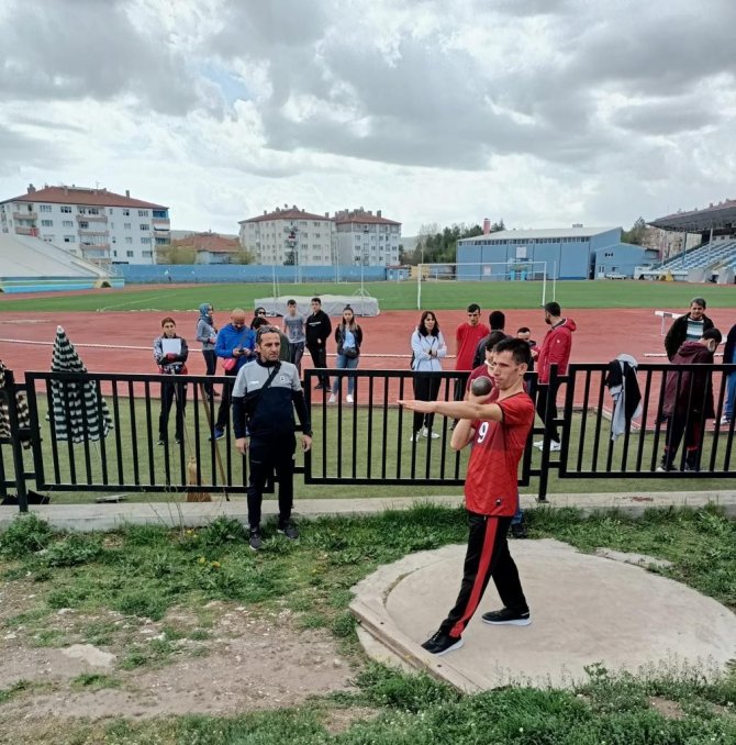 Özel Sporcular, Atletizmde Kıyasıya Yarıştı