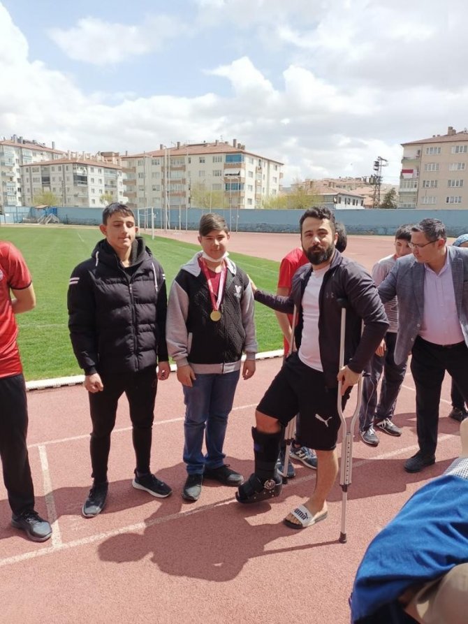 Özel Sporcular, Atletizmde Kıyasıya Yarıştı