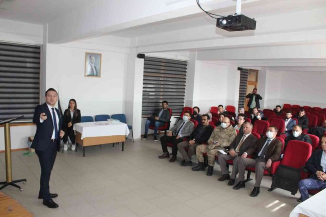 Çıldır’da Bağımlılıkla Mücadele Çalıştayı Yapıldı