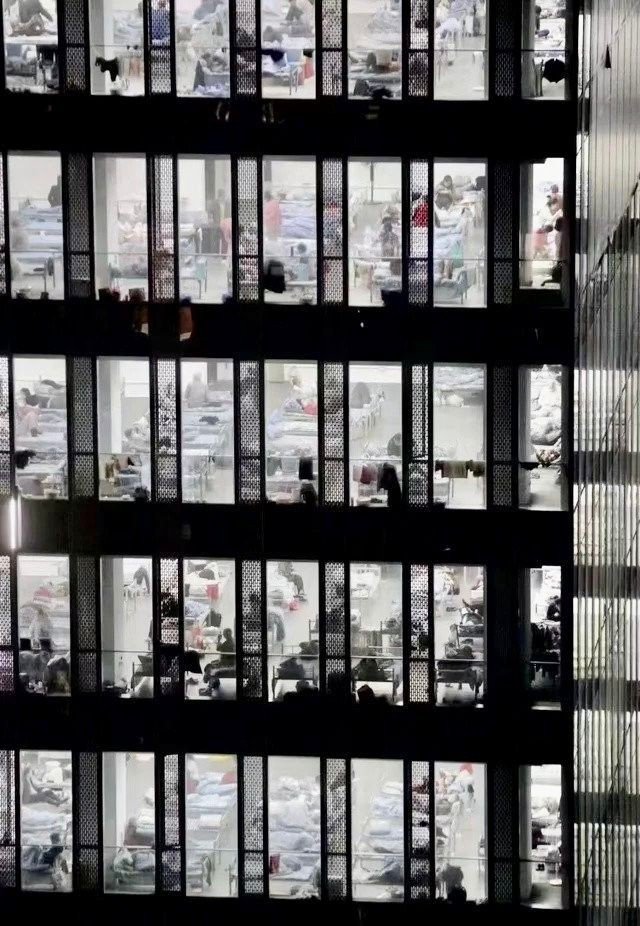 Şanghay’da Ofisler Hastaneye Dönüştürüldü