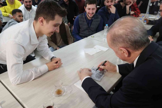 Cumhurbaşkanı Erdoğan: “Öğrenci Burslarını Ve Kredilerini Mayıs Ayı İçin 25’inde Hesaplara Yatıracağız”