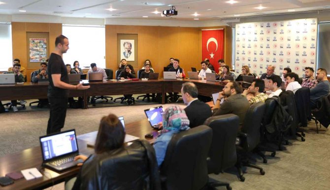 Deni̇b Akademi’de Eğitimler Aralıksız Sürüyor