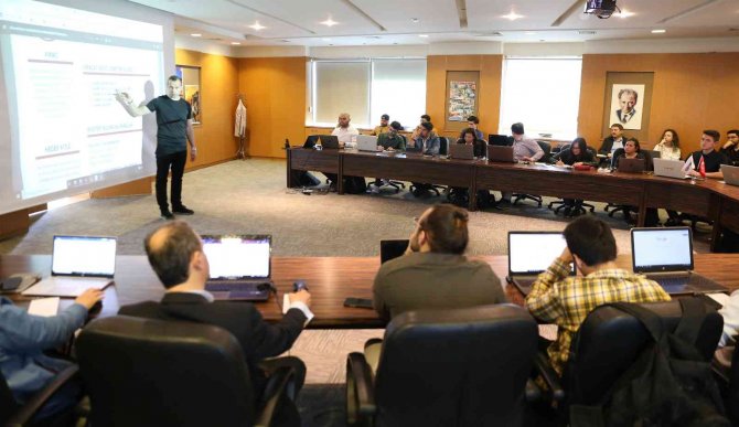 Deni̇b Akademi’de Eğitimler Aralıksız Sürüyor