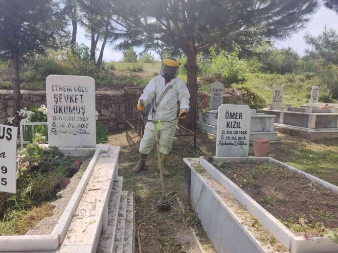 Söke Belediyesi, Bayram Öncesi Mezarlık Temizliği Gerçekleştirdi