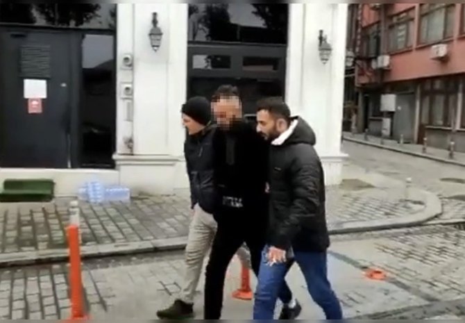 Eminönü’nde İftar Yapan Esnafın Cep Telefonunu Çalan Şüpheliler Yakalandı