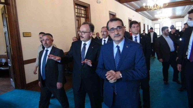 Bakan Dönmez’den Tarihi Bilecik Valilik Binasına Ziyaret