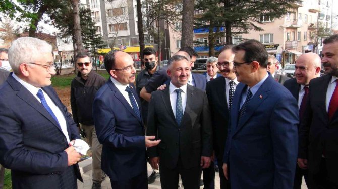 Bakan Dönmez’den Tarihi Bilecik Valilik Binasına Ziyaret