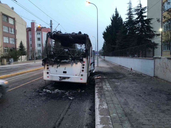 İ̇şçi Taşıyan Seyir Halindeki Minibüs Alev Alev Yandı
