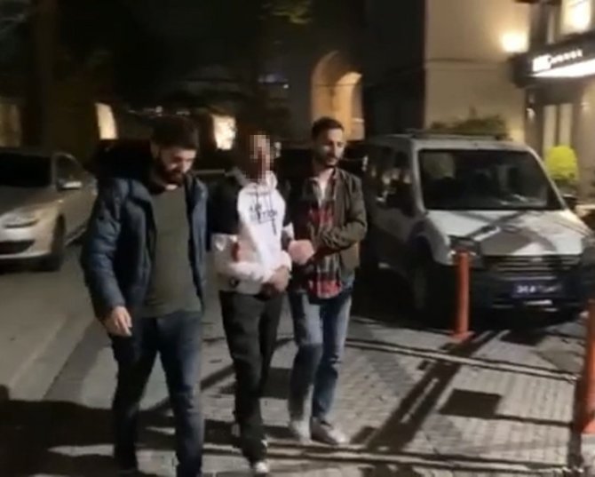 Eminönü’nde İftar Yapan Esnafın Cep Telefonunu Çalan Şüpheliler Yakalandı
