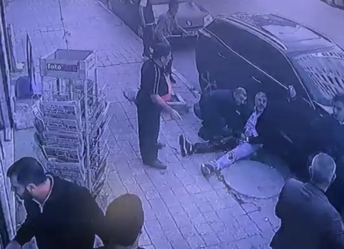Gaziosmanpaşa’da 4 Kişinin Yaralandığı Silahlı Kavga Kamerada