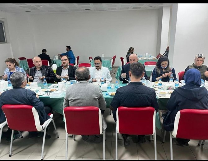 Gediz Kaymakamı Hakan Alkan Sağlık Çalışanları İle İftarda Bir Araya Geldi