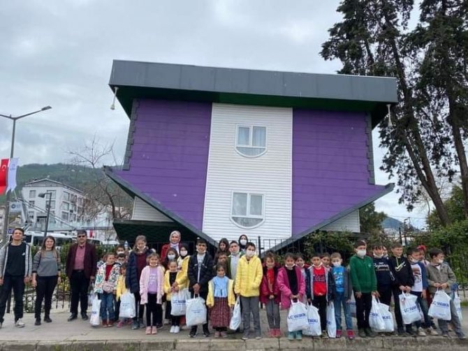 Yumurta Üretimiyle İlkokul Öğrencilerine Gezi Düzenlendi