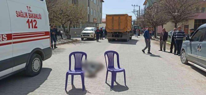 Hafriyat Kamyonunun Altında Kalan Yaşlı Adam Hayatını Kaybetti