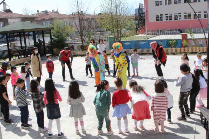 Çocuklar 23 Nisan Etkinliğinde Doyasıya Eğlendi