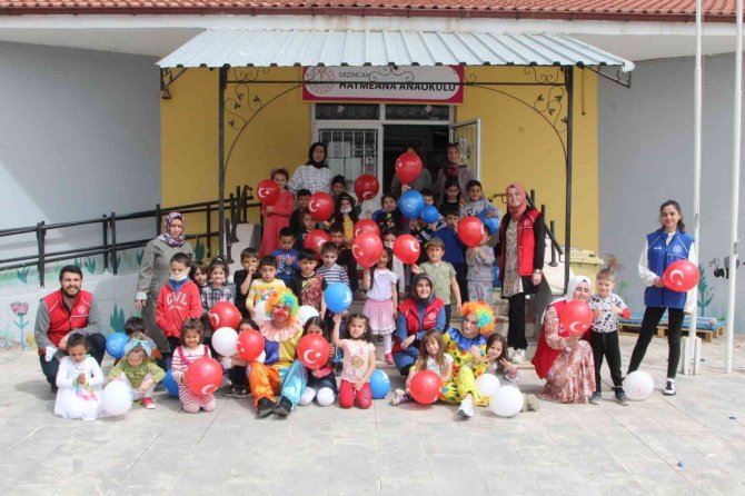 Çocuklar 23 Nisan Etkinliğinde Doyasıya Eğlendi