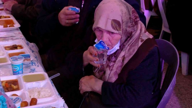Bakan Yardımcısı Gürcan Vatandaşlarla İftar Açtı
