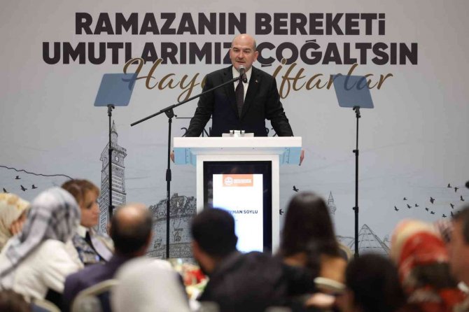 İ̇çişleri Bakanı Soylu, Diyarbakır’da Evlat Nöbetindeki Ailelerle İftarda Bir Araya Geldi