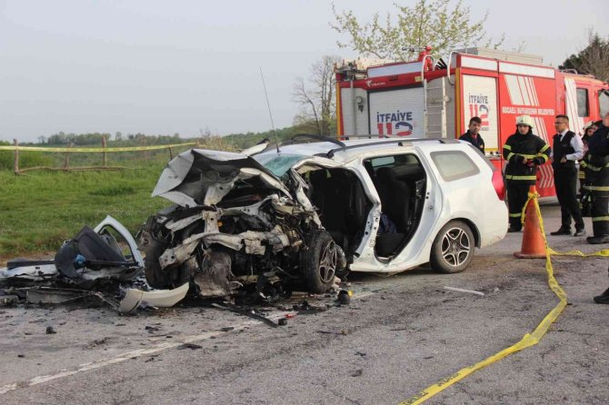 Karşı Şeride Geçen Otomobil Dehşet Saçtı: 2 Ölü, 1 Ağır Yaralı