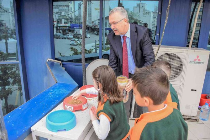 Karacabey’de Minik Cemre, Başkanlık Koltuğunu Devraldı