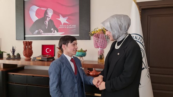 Karacasu’nun Çocuk Kaymakamının İlk Emri, Okul Yolunun Yapılması Oldu