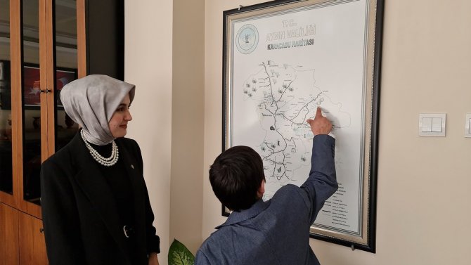 Karacasu’nun Çocuk Kaymakamının İlk Emri, Okul Yolunun Yapılması Oldu