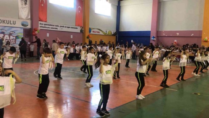 Kars’ta Okullarda 23 Nisan Coşkusu