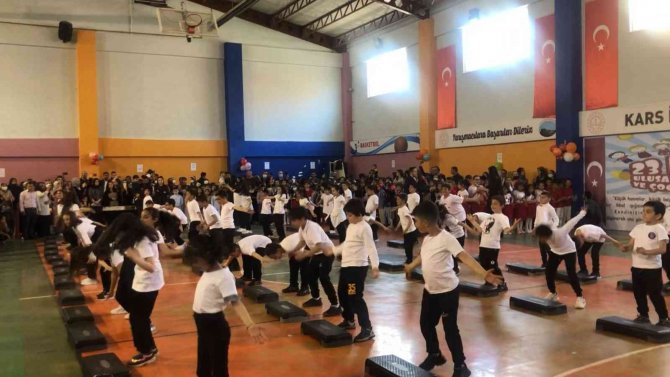 Kars’ta Okullarda 23 Nisan Coşkusu