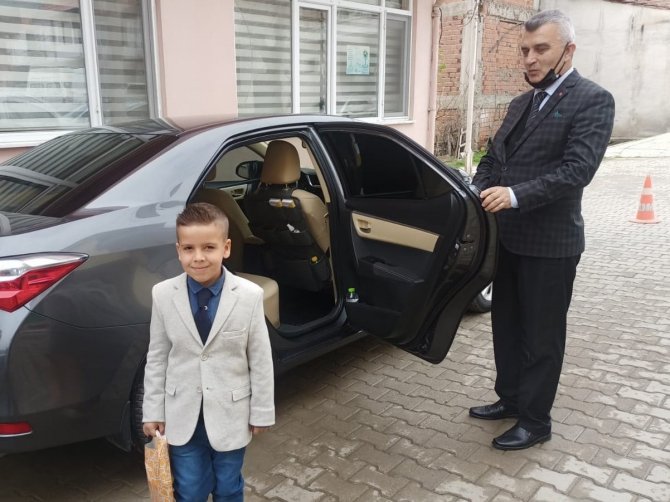 Kaymakam Bütün Koltuğunu Minik Eymen’e Devretti