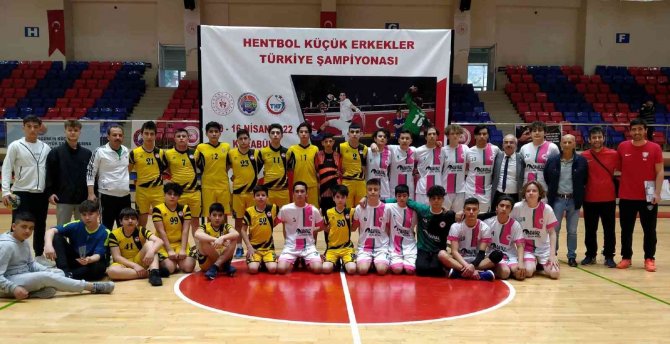 İ̇zzet Öksüzkaya Hentbolde Türkiye 4.’sü Oldu