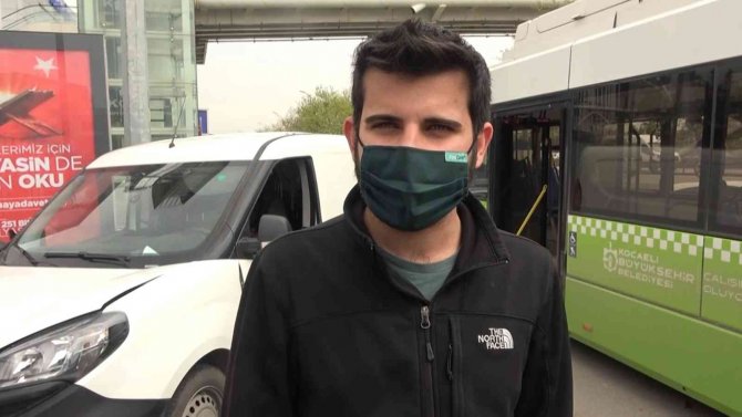 Otobüsün Çarptığı Araç Duvara Çarparak Durabildi