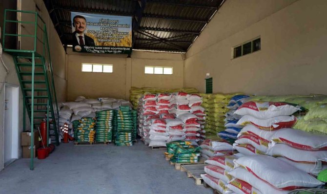 Ayçiçeği Üreticilerine Gübre Dağıtılıyor