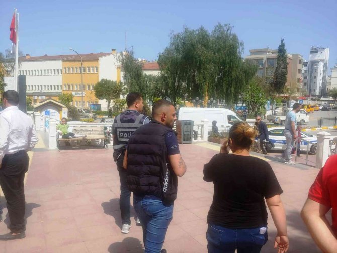 Kuşadası Belediye Başkan Yardımcısına Saldırı