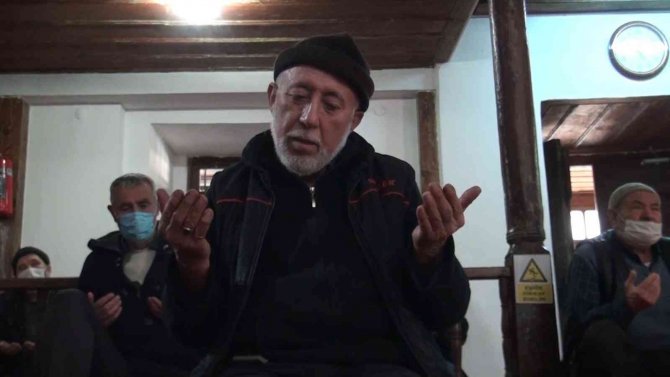 Tarihi Camideki Hatim Geleneğine Yoğun Katılım
