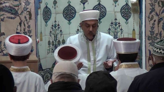 Tarihi Camideki Hatim Geleneğine Yoğun Katılım