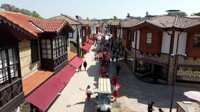 Antik Side Çocuklarla Renklendi