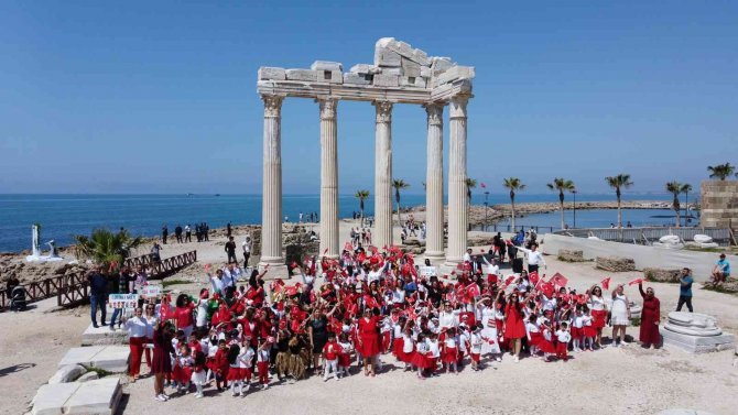 Antik Side Çocuklarla Renklendi