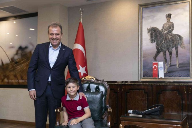 Seçer: Dünyada Çocuklara Armağan Edilmiş Başka Çocuk Bayramı Yok"