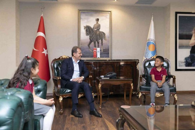 Seçer: Dünyada Çocuklara Armağan Edilmiş Başka Çocuk Bayramı Yok"