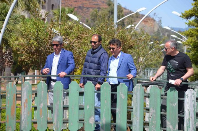 Marmaris’te 200 Kamyon Balçık Çıkarıldı