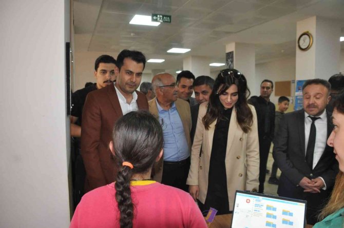 Bulanık’ta Tübi̇tak 4006 Bilim Fuarı Açıldı