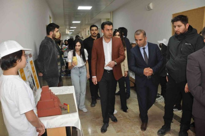 Bulanık’ta Tübi̇tak 4006 Bilim Fuarı Açıldı