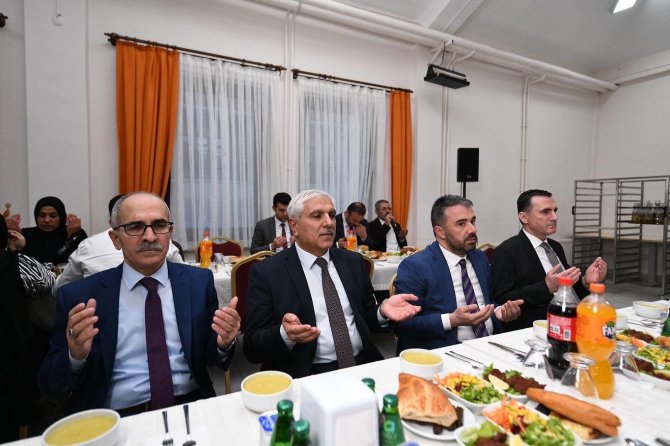 Başkan Çetin:" Büyüklerimiz Ve Şehit Yakınlarımızla Aynı Sofrada Olmak Bizim İçin Çok Kıymetli"