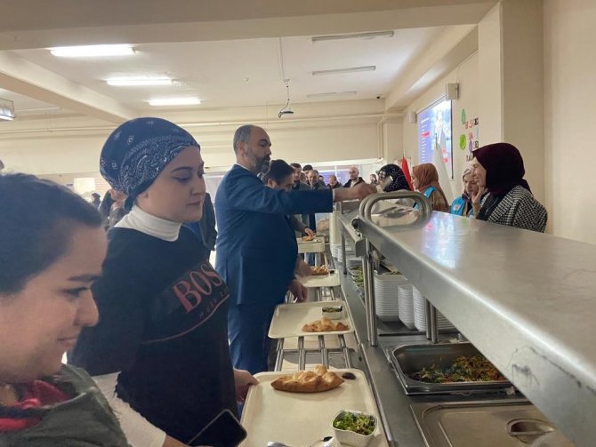 Rektör Türkmen, Aydıntepe Myo Öğrencileriyle İftar Yemeğinde Buluştu