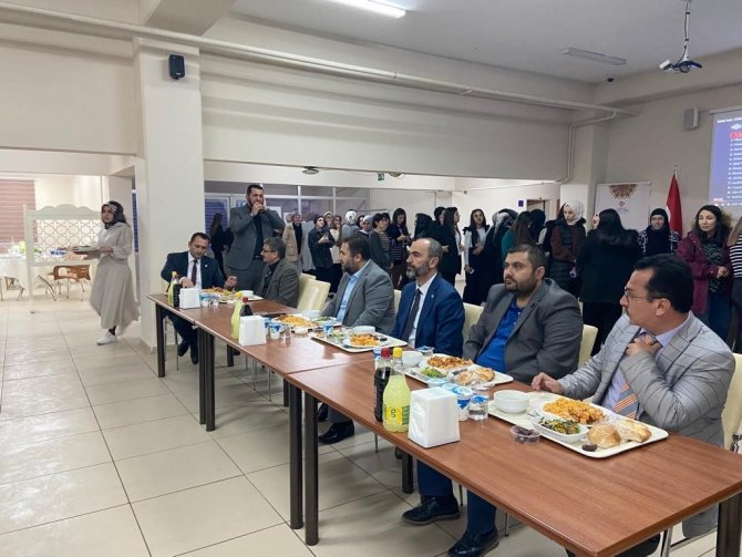 Rektör Türkmen, Aydıntepe Myo Öğrencileriyle İftar Yemeğinde Buluştu