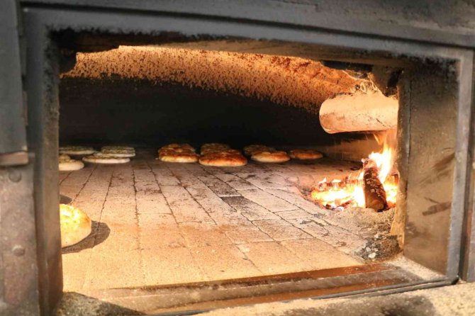 250 Derece Sıcakta Aksatmadan Oruç Tutuyorlar