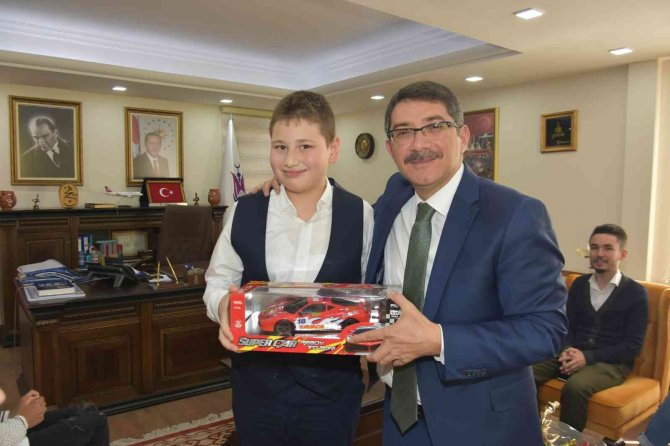Başkan Çelik Koltuğunu Devretti