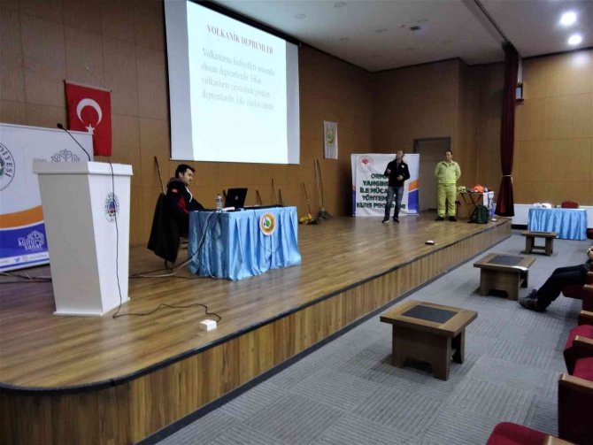 Simav’da Orman Yangınlarıyla Mücadele Gönüllülerine Eğitim